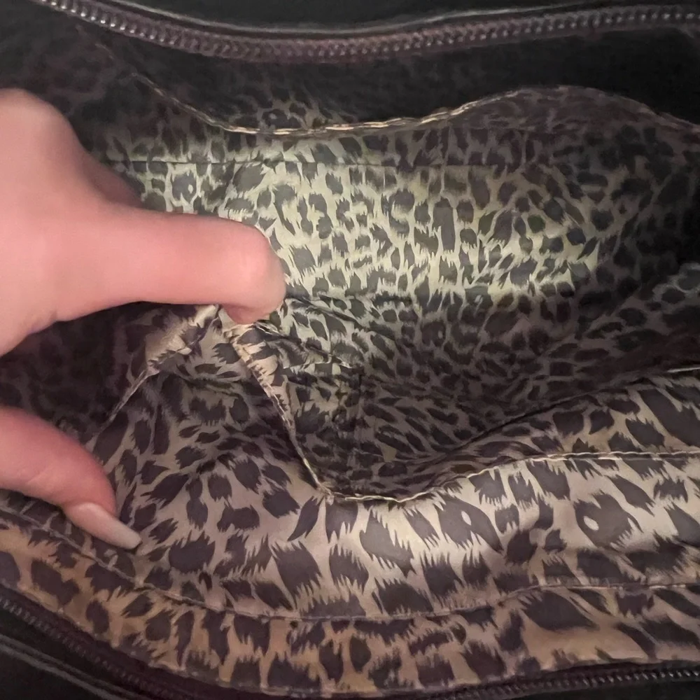 GUESS Tote - Picture 9 of 10